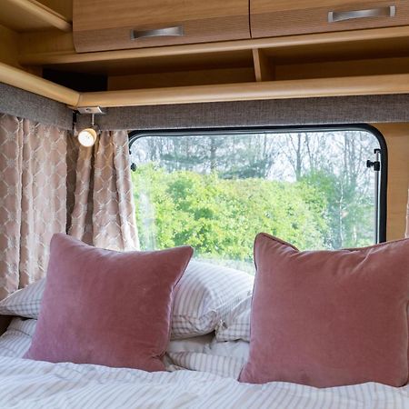Cosy Caravan On Luxury Campsite Hulme End Exterior foto