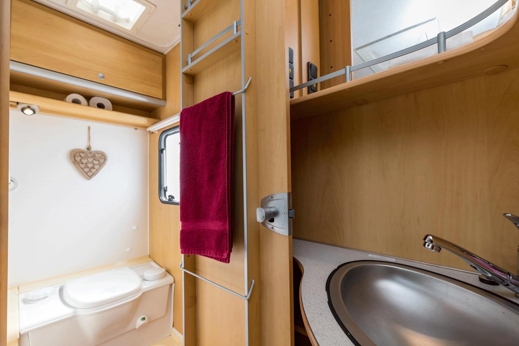Cosy Caravan On Luxury Campsite Hulme End Exterior foto